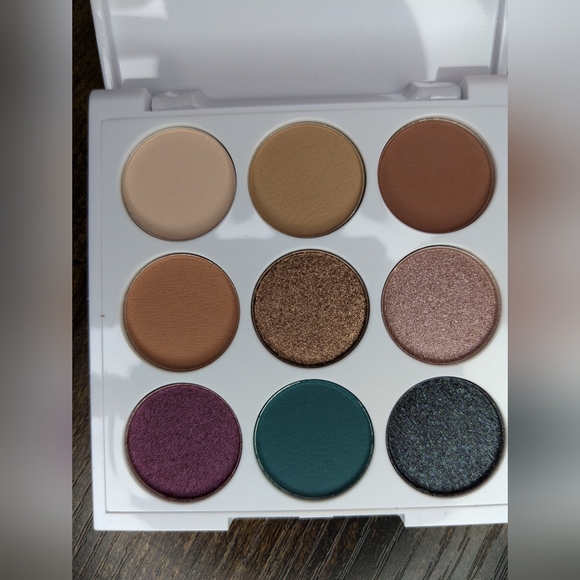 5/75$ CHICA BEAUTY Mini Fiesta Eyeshadow Palette - Picture 13 of 15